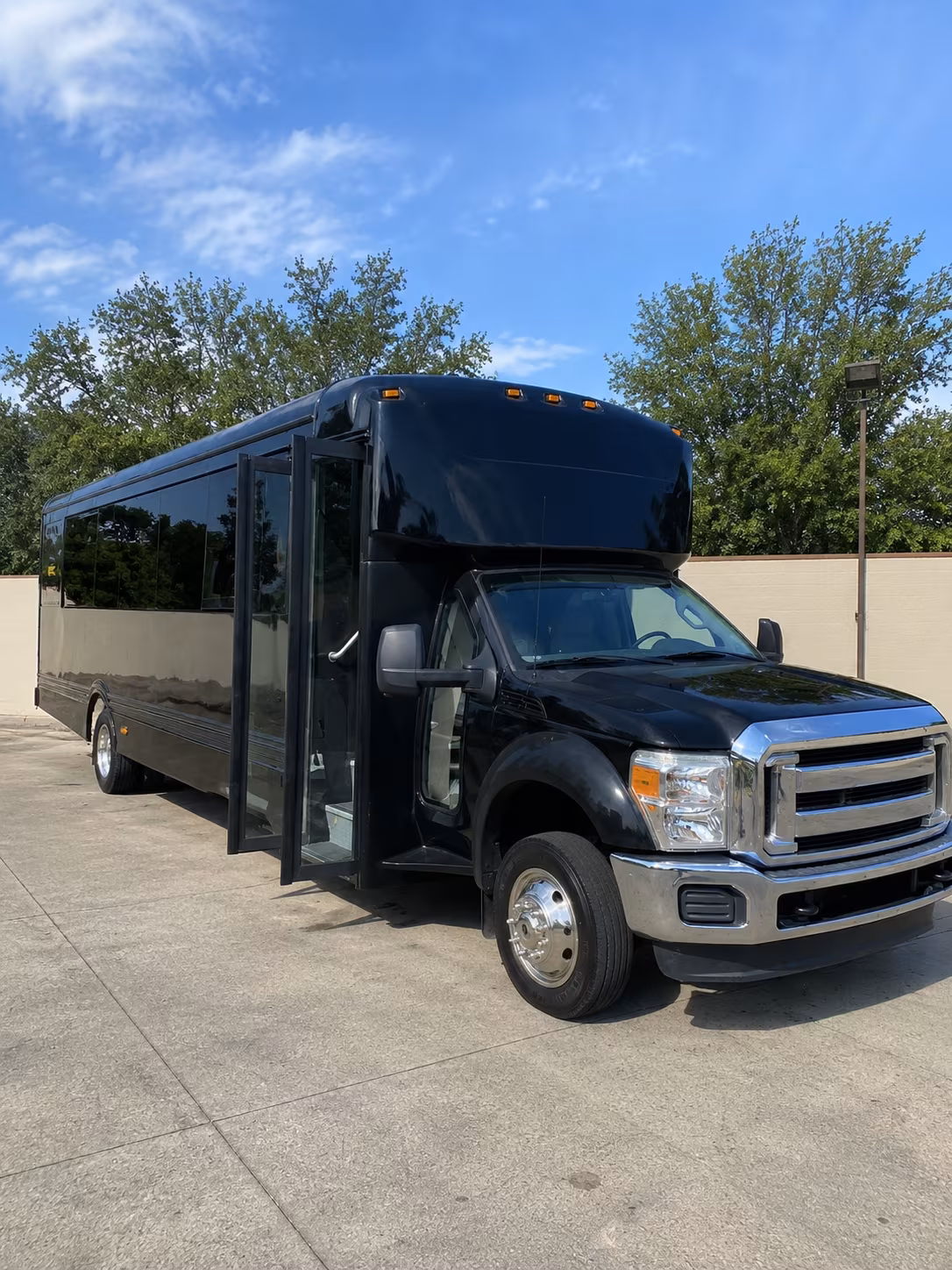 bedford 20 passenger party bus