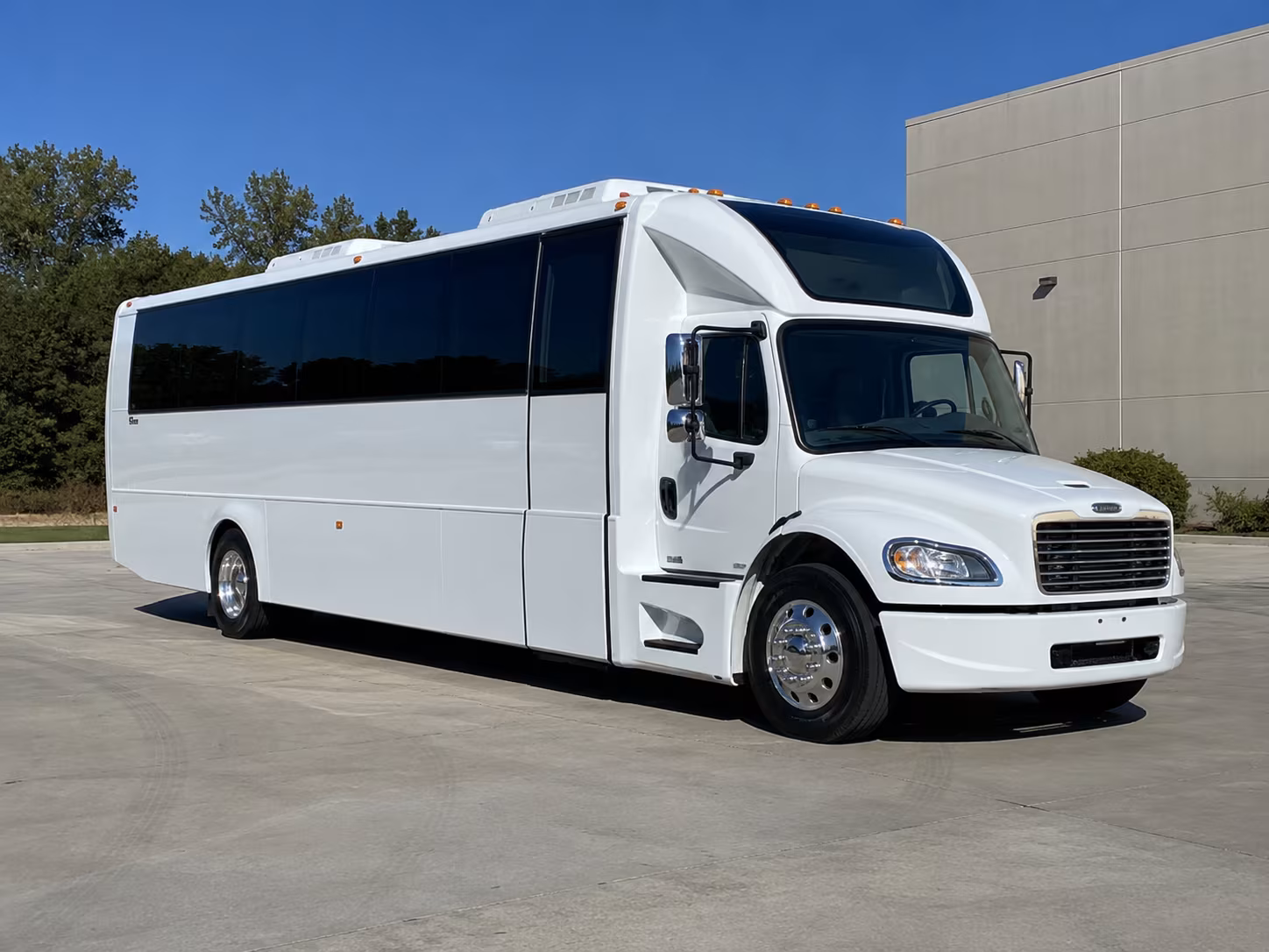 bedford 28 passenger party bus